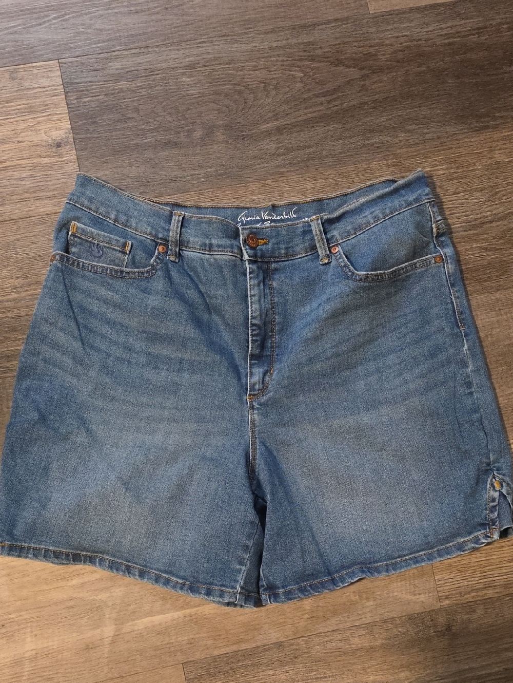 Gloria Vanderbilt Washed Blue Denim Jean Shorts